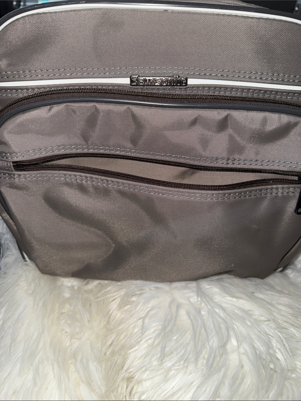 Samsonite Taupe Men's Toiletry Pouch with Front Zip Pockets